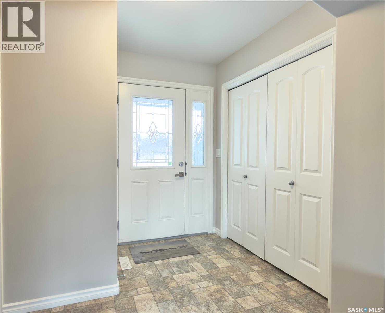 831 Korol Way, Saskatoon, Saskatchewan  S7R 0E4 - Photo 3 - SK032037