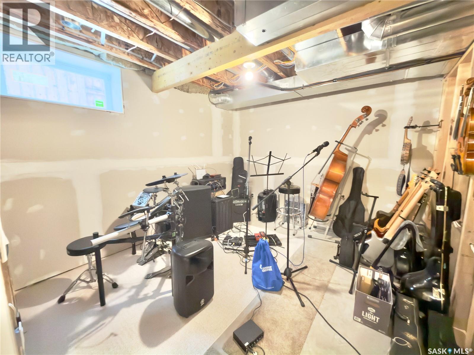 831 Korol Way, Saskatoon, Saskatchewan  S7R 0E4 - Photo 41 - SK032037