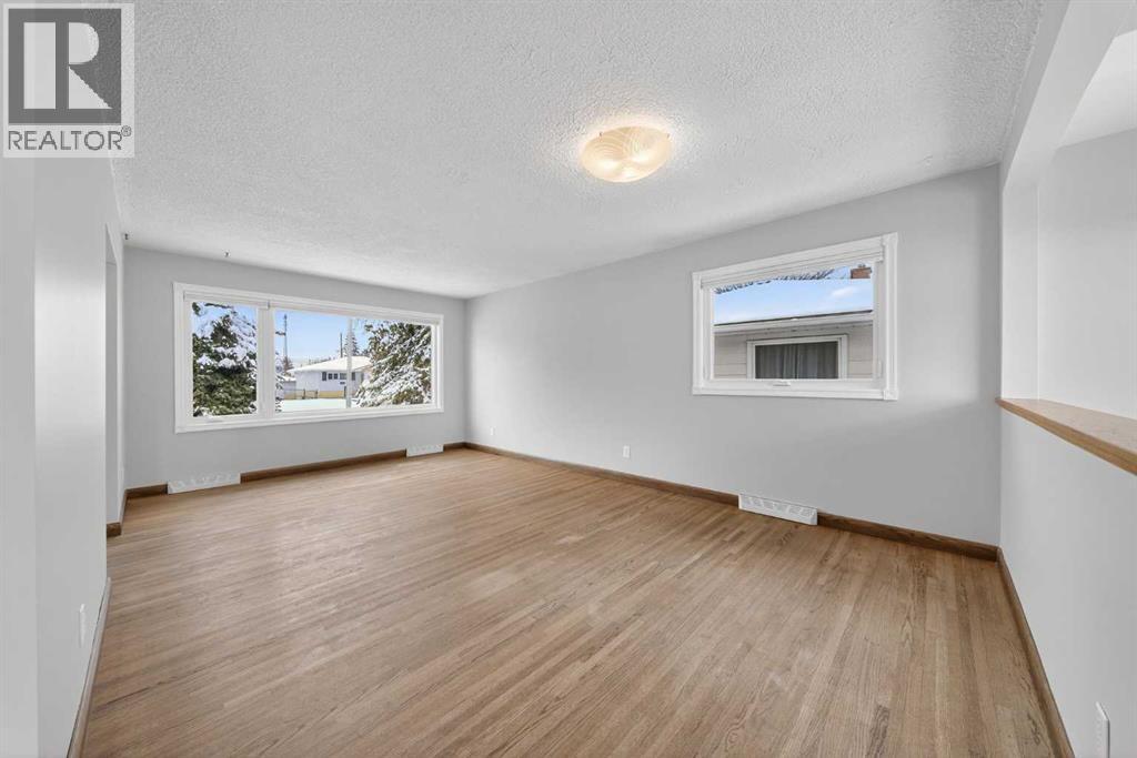 23 Hyslop Drive SW, Calgary, Alberta  T2V 3A2 - Photo 5 - A2298506