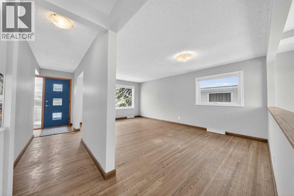 23 Hyslop Drive SW, Calgary, Alberta  T2V 3A2 - Photo 4 - A2298506