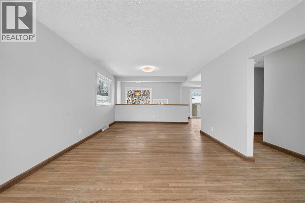 23 Hyslop Drive SW, Calgary, Alberta  T2V 3A2 - Photo 6 - A2298506