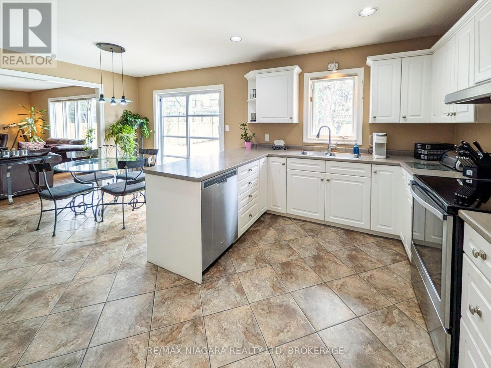 7874 Bishop Avenue, Niagara Falls, Ontario  L2H 3C6 - Photo 8 - X12784940