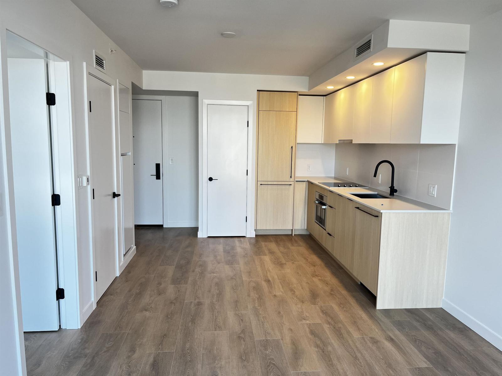 1109 13738 Central Avenue, Surrey, British Columbia  V3T 0X5 - Photo 3 - R3106882