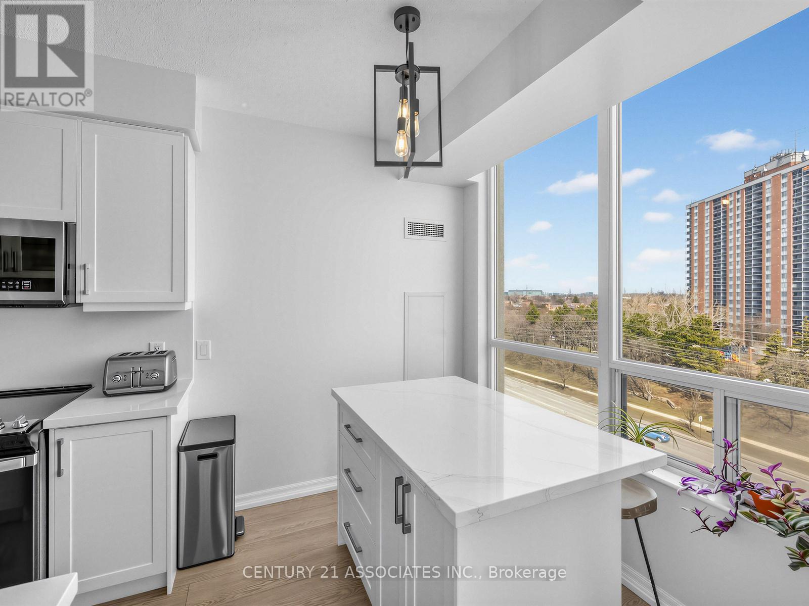 705 - 1359 Rathburn Road E, Mississauga, Ontario  L4W 5P7 - Photo 10 - W12955760