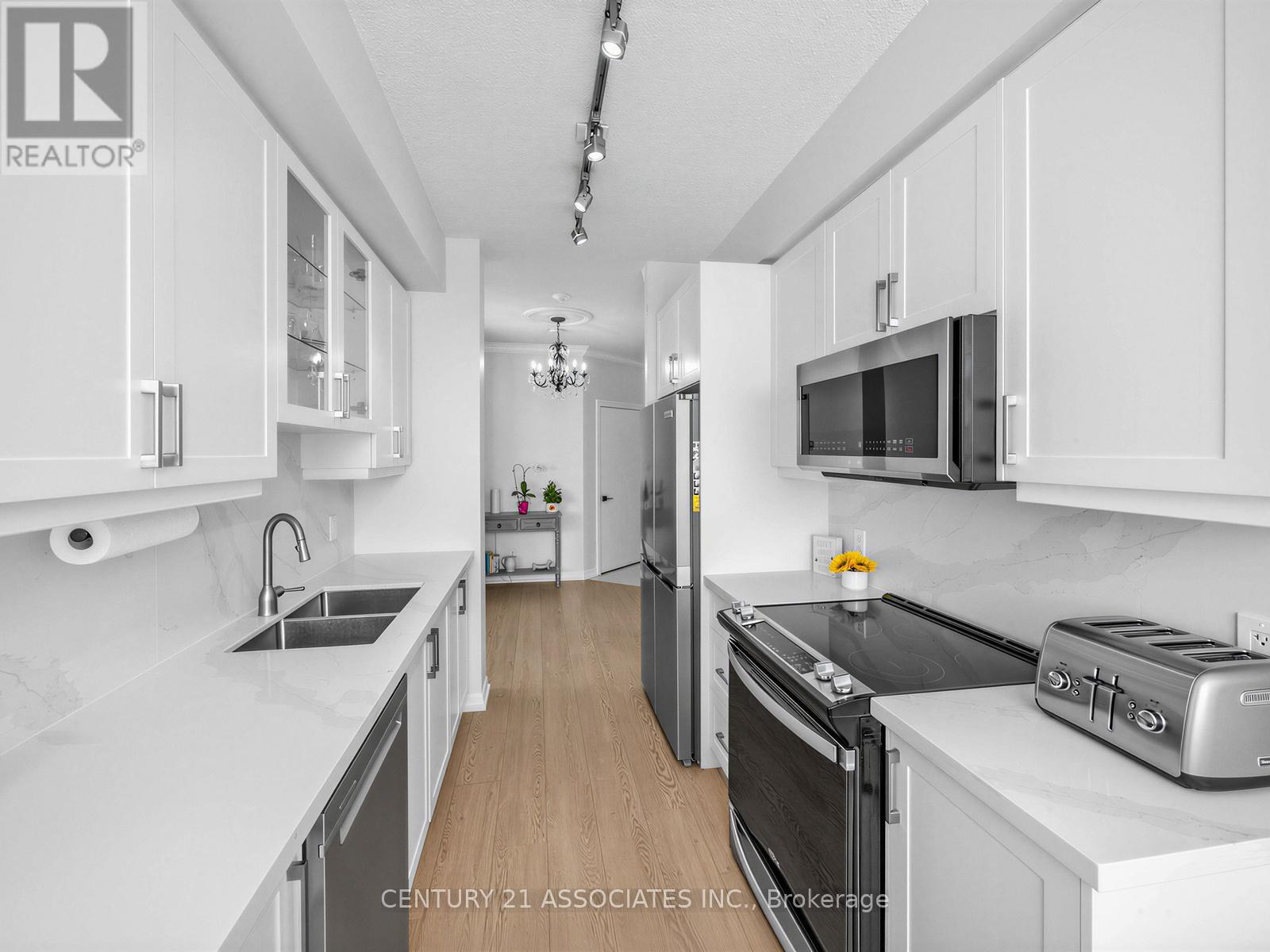 705 - 1359 Rathburn Road E, Mississauga, Ontario  L4W 5P7 - Photo 11 - W12955760