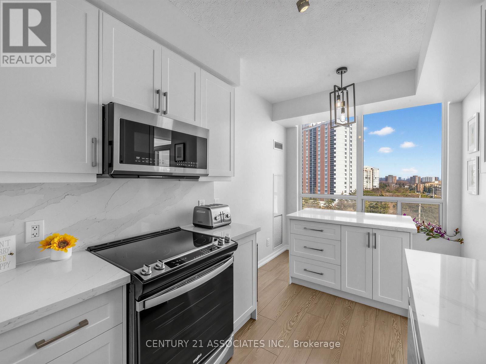 705 - 1359 Rathburn Road E, Mississauga, Ontario  L4W 5P7 - Photo 8 - W12955760