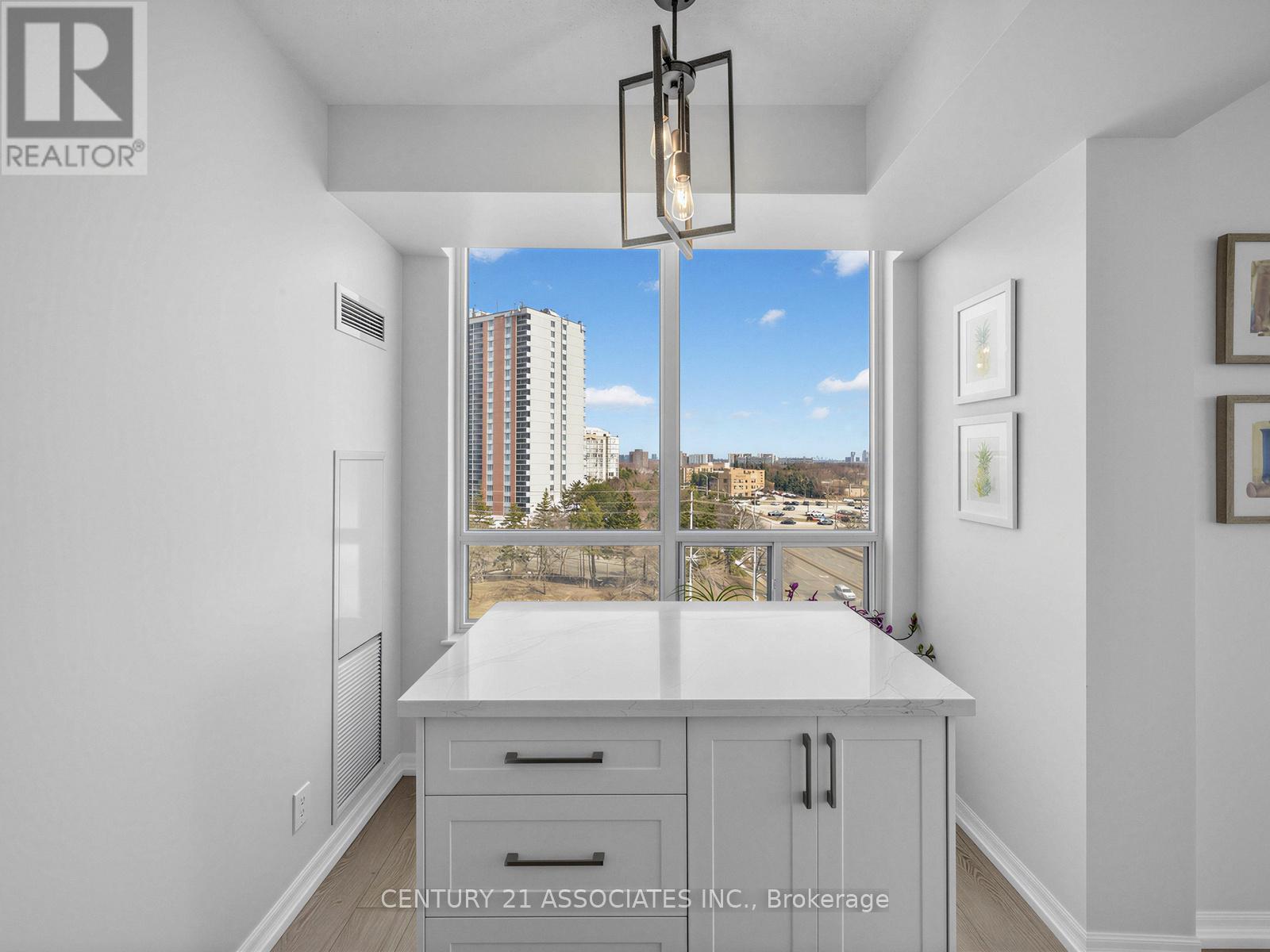 705 - 1359 Rathburn Road E, Mississauga, Ontario  L4W 5P7 - Photo 9 - W12955760