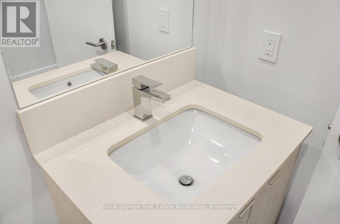 2509 - 4130 Parkside Village Drive, Mississauga, Ontario L5B 0L7 - Photo 10 - W12955770