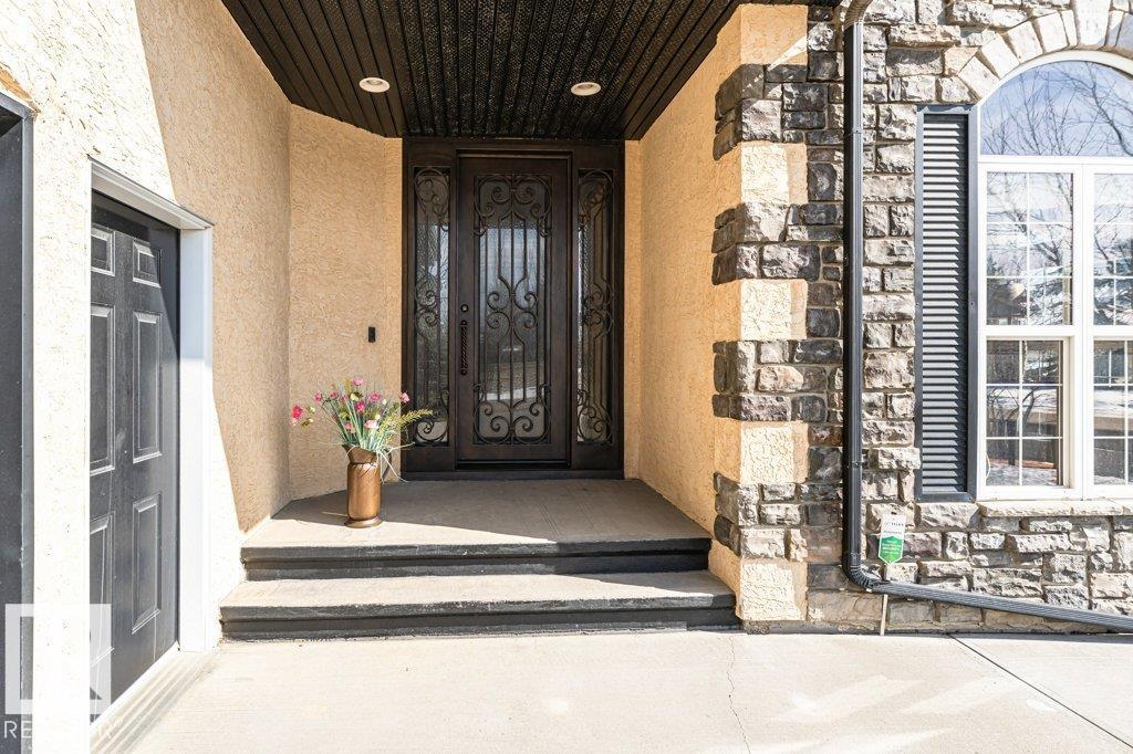 304 Caldwell Cl Nw, Edmonton, Alberta  T6M 2W9 - Photo 2 - E4480284