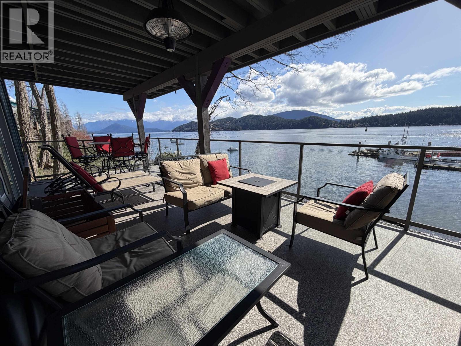 418 MARINE DRIVE, Gibsons, British Columbia