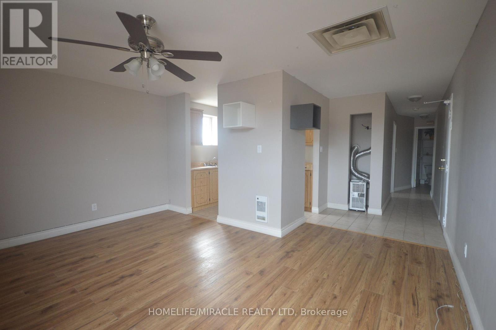 Upper #1 - 64 Holland Street W, Bradford West Gwillimbury, Ontario L3Z 1R8 - Photo 4 - N12937712