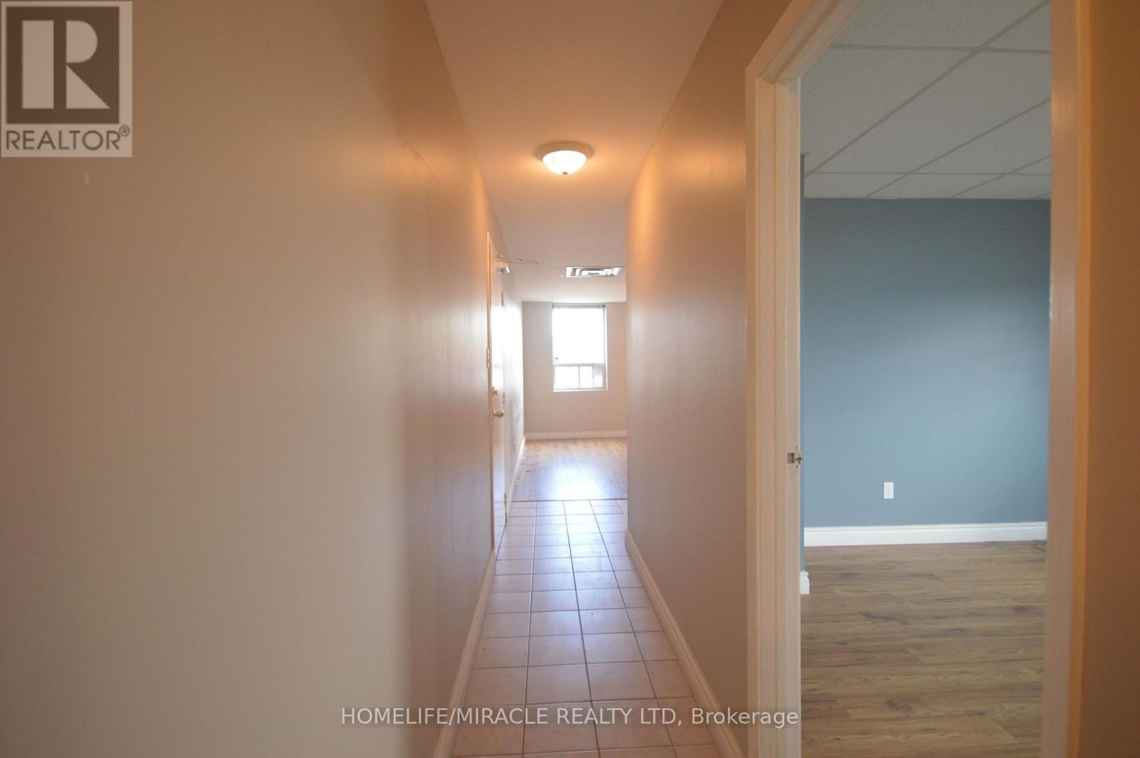 Upper #1 - 64 Holland Street W, Bradford West Gwillimbury, Ontario L3Z 1R8 - Photo 18 - N12937712