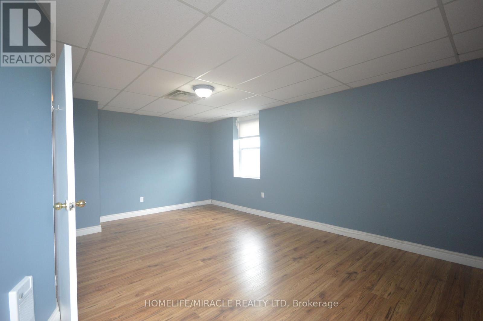 Upper #1 - 64 Holland Street W, Bradford West Gwillimbury, Ontario L3Z 1R8 - Photo 17 - N12937712