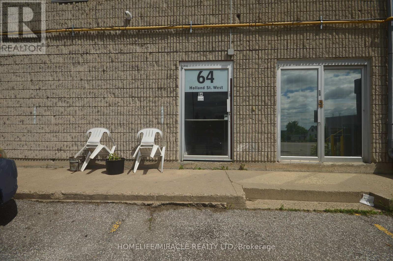 Upper #1 - 64 Holland Street W, Bradford West Gwillimbury, Ontario L3Z 1R8 - Photo 2 - N12937712