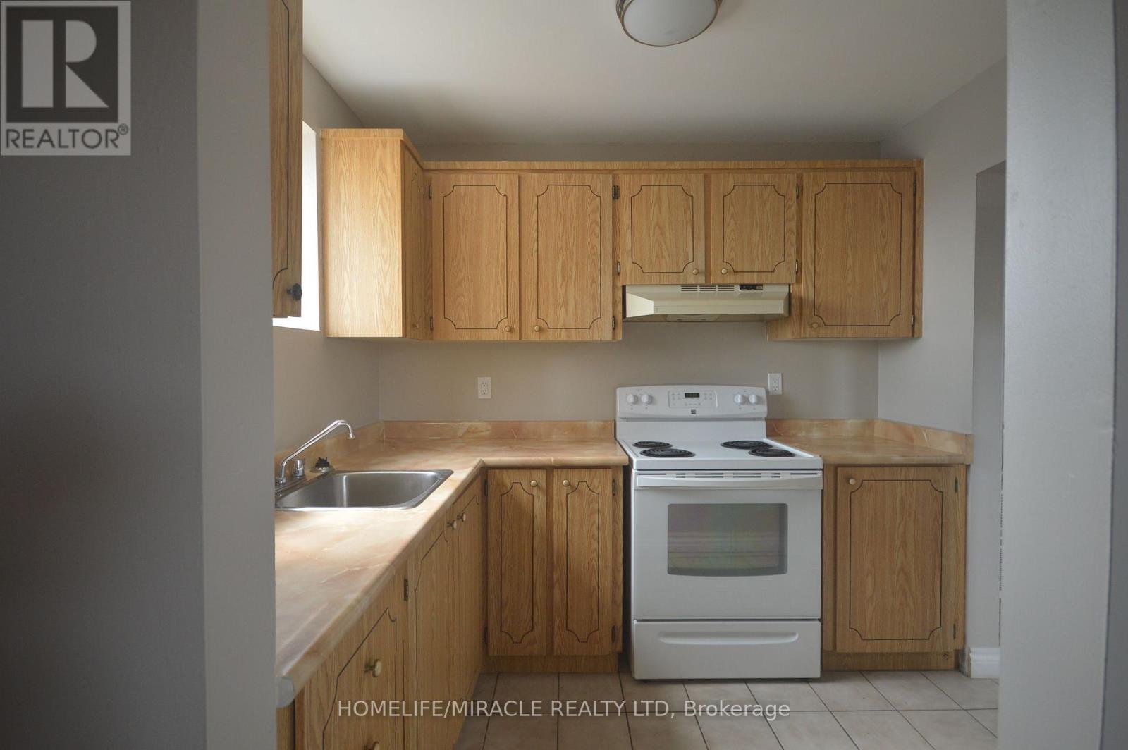 Upper #1 - 64 Holland Street W, Bradford West Gwillimbury, Ontario L3Z 1R8 - Photo 7 - N12937712