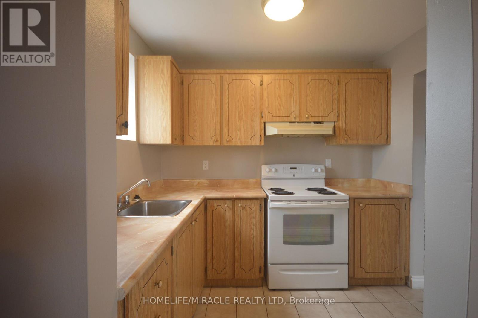 Upper #1 - 64 Holland Street W, Bradford West Gwillimbury, Ontario L3Z 1R8 - Photo 8 - N12937712