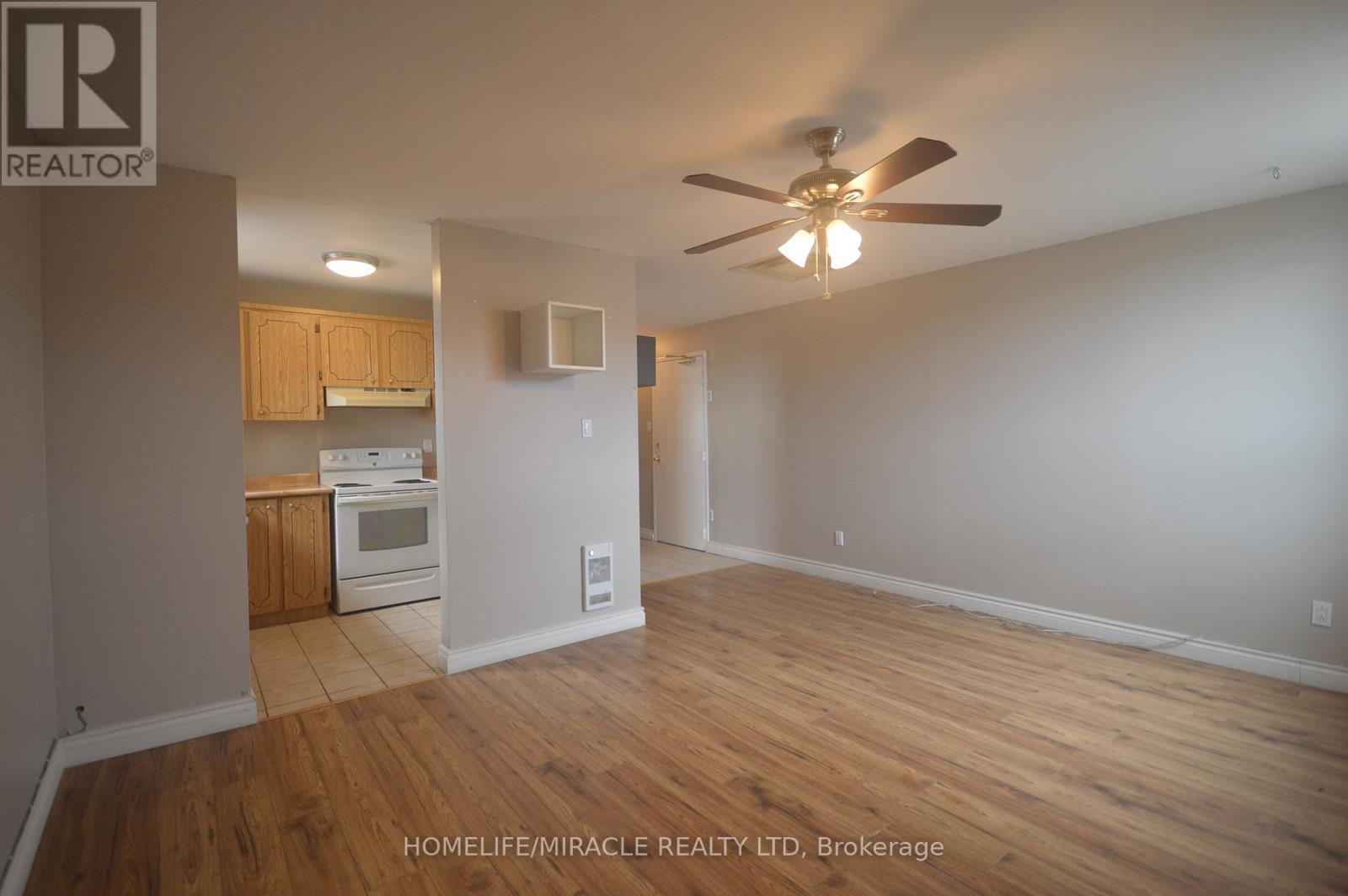 Upper #1 - 64 Holland Street W, Bradford West Gwillimbury, Ontario L3Z 1R8 - Photo 9 - N12937712