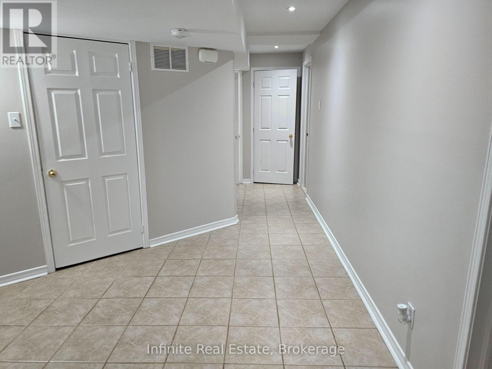 345 Queen Mary Drive, Brampton, Ontario  L7A 3S7 - Photo 4 - W12690010