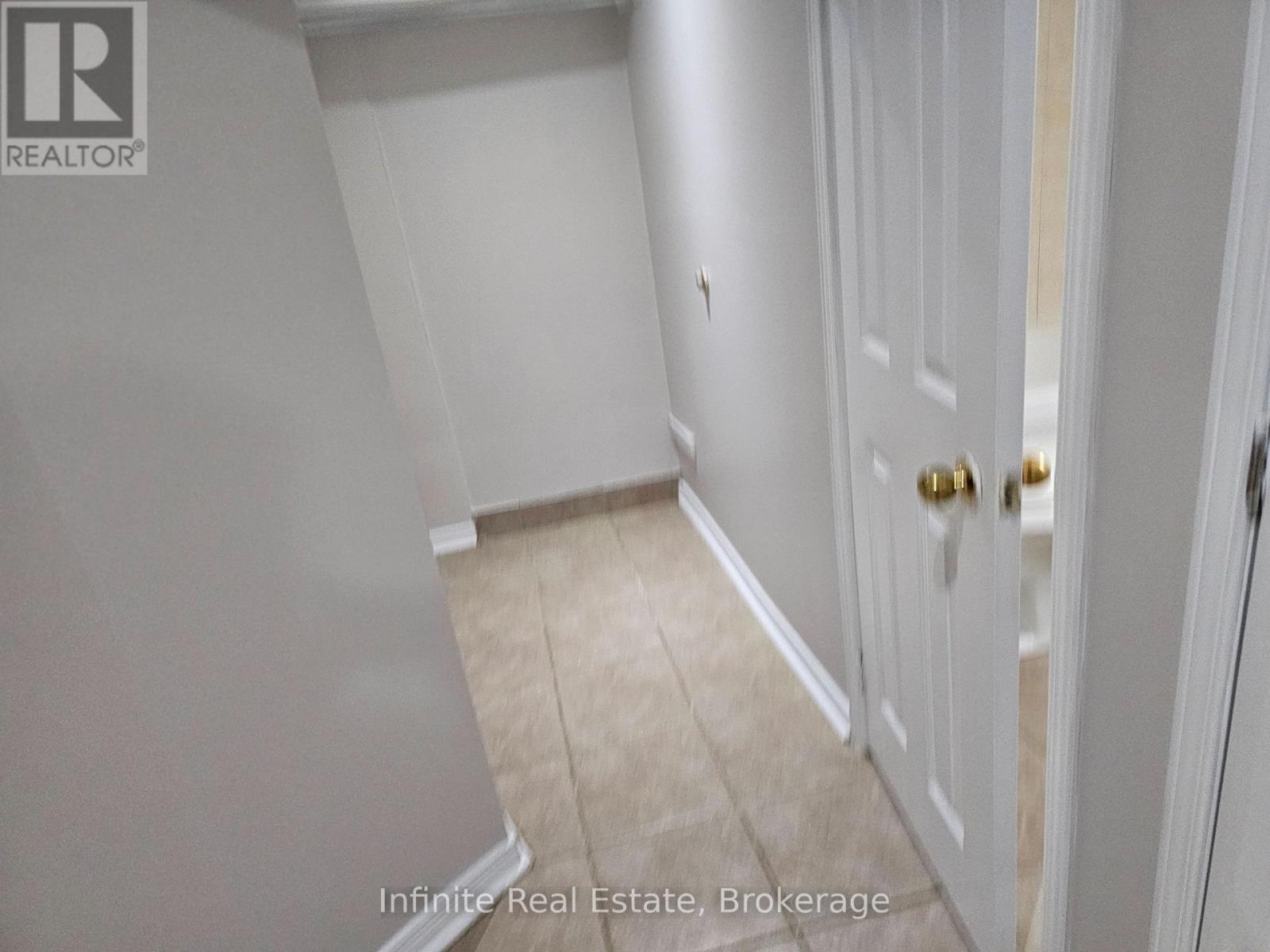 345 Queen Mary Drive, Brampton, Ontario  L7A 3S7 - Photo 9 - W12690010