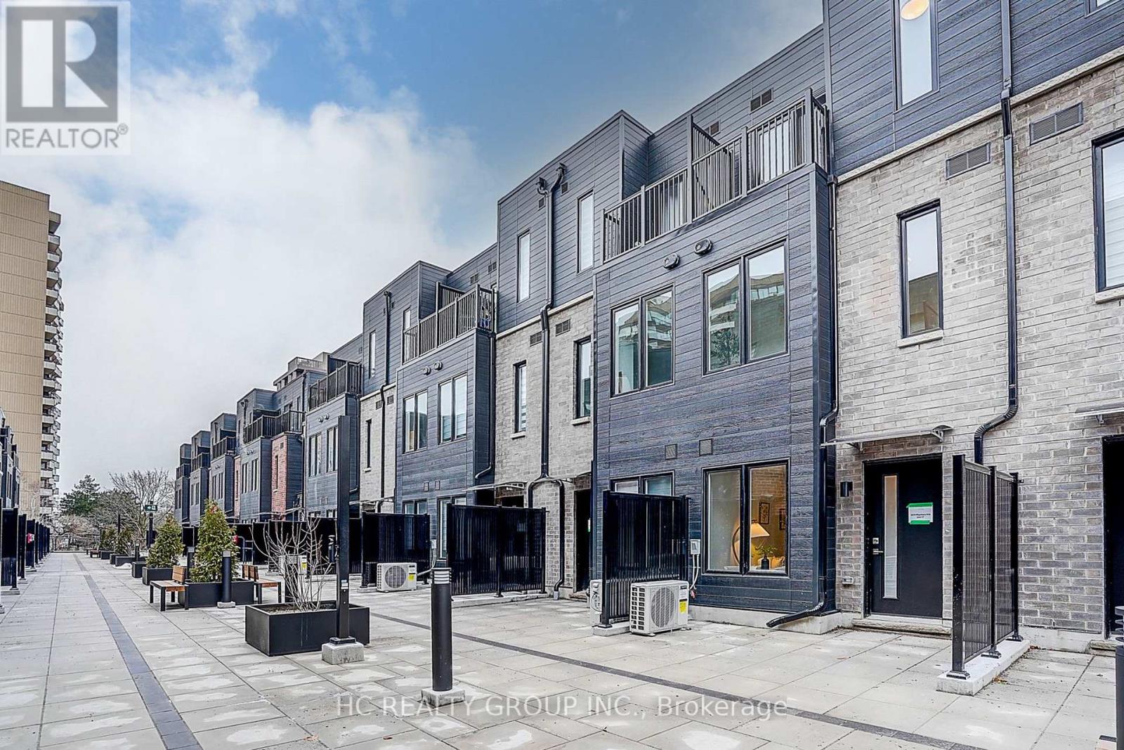 27 - 3079 PHARMACY AVENUE, Toronto, Ontario