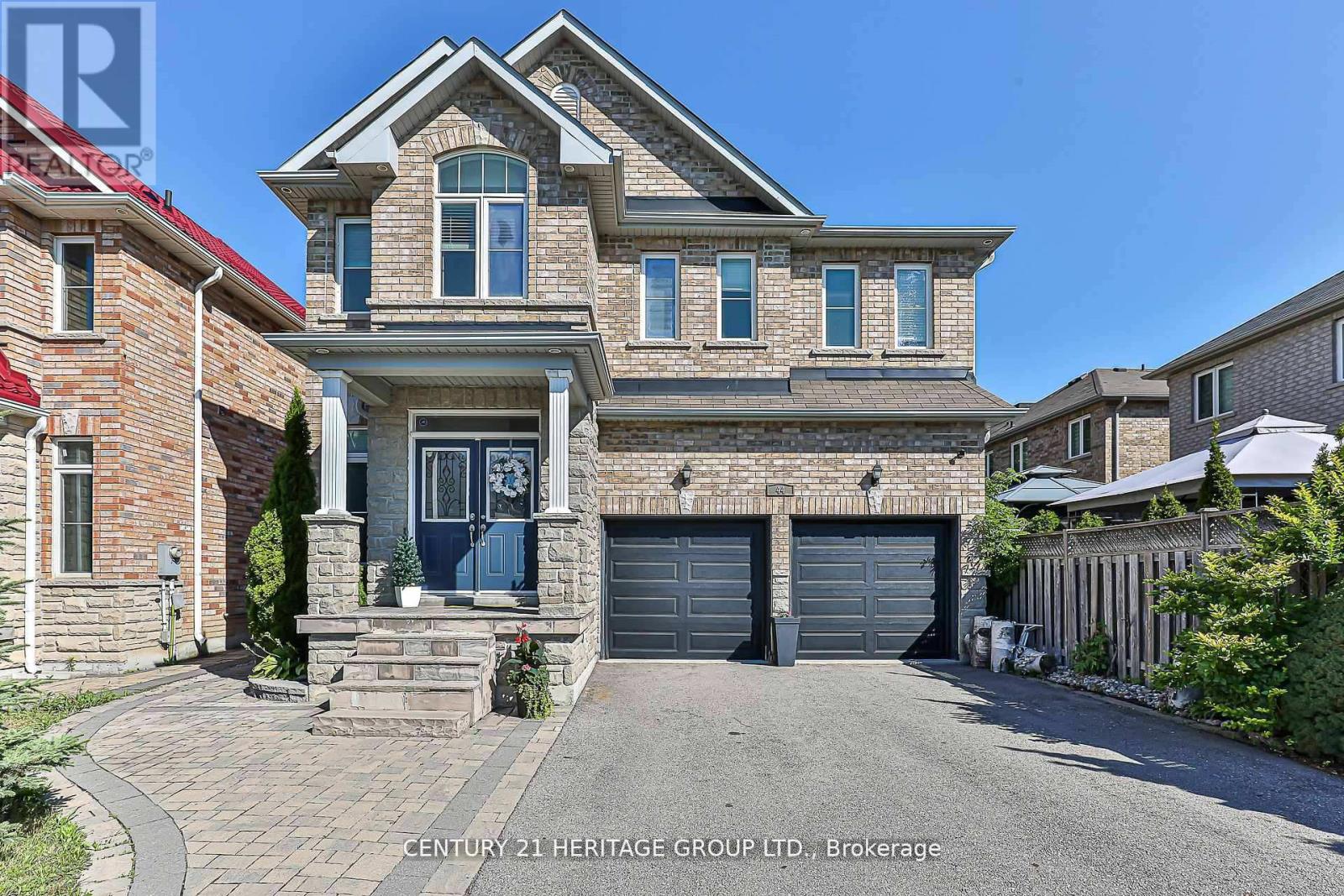 44 Madison Avenue, Richmond Hill, Ontario  L4E 2Z6 - Photo 2 - N12955828