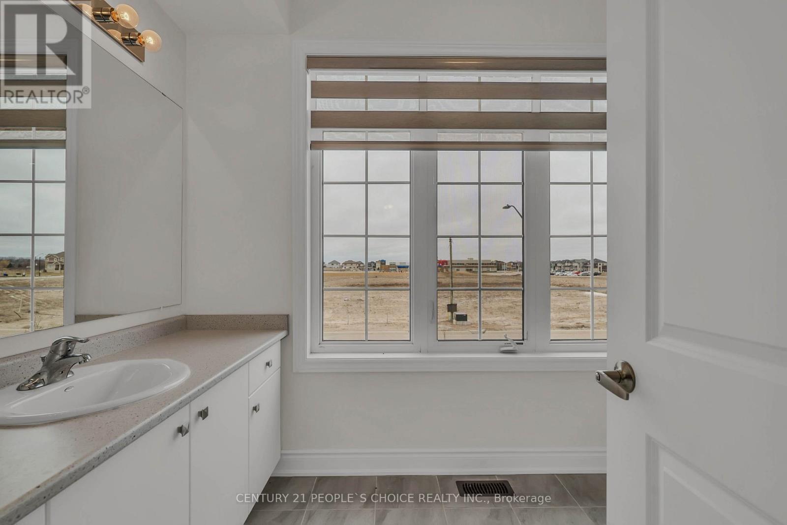 69 Central Square Boulevard, Wasaga Beach, Ontario  L9Z 0L9 - Photo 26 - S12955816