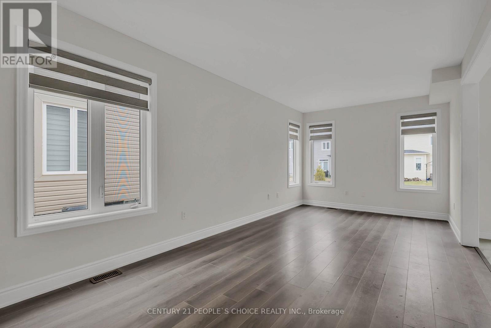 69 Central Square Boulevard, Wasaga Beach, Ontario  L9Z 0L9 - Photo 7 - S12955816