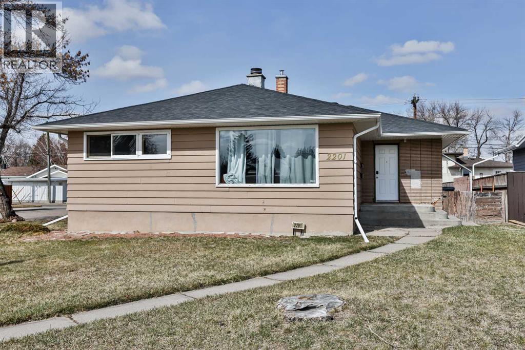 2201 13 Avenue S, Lethbridge, Alberta  T1K 0S6 - Photo 1 - A2298917