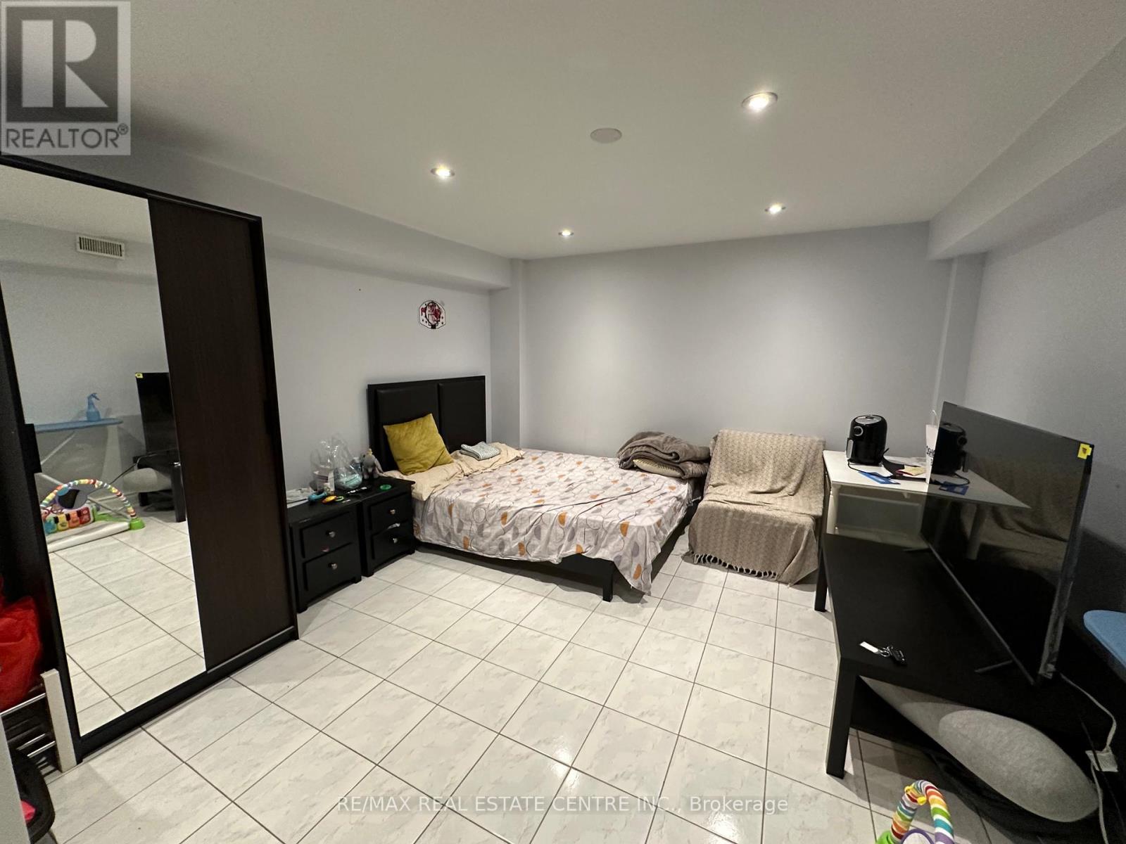 Bsmt - 1876 Grosvenor Place, Mississauga, Ontario  L5L 3V5 - Photo 3 - W12955882