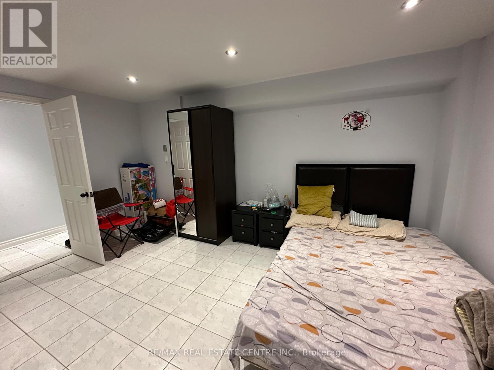 Bsmt - 1876 Grosvenor Place, Mississauga, Ontario  L5L 3V5 - Photo 4 - W12955882