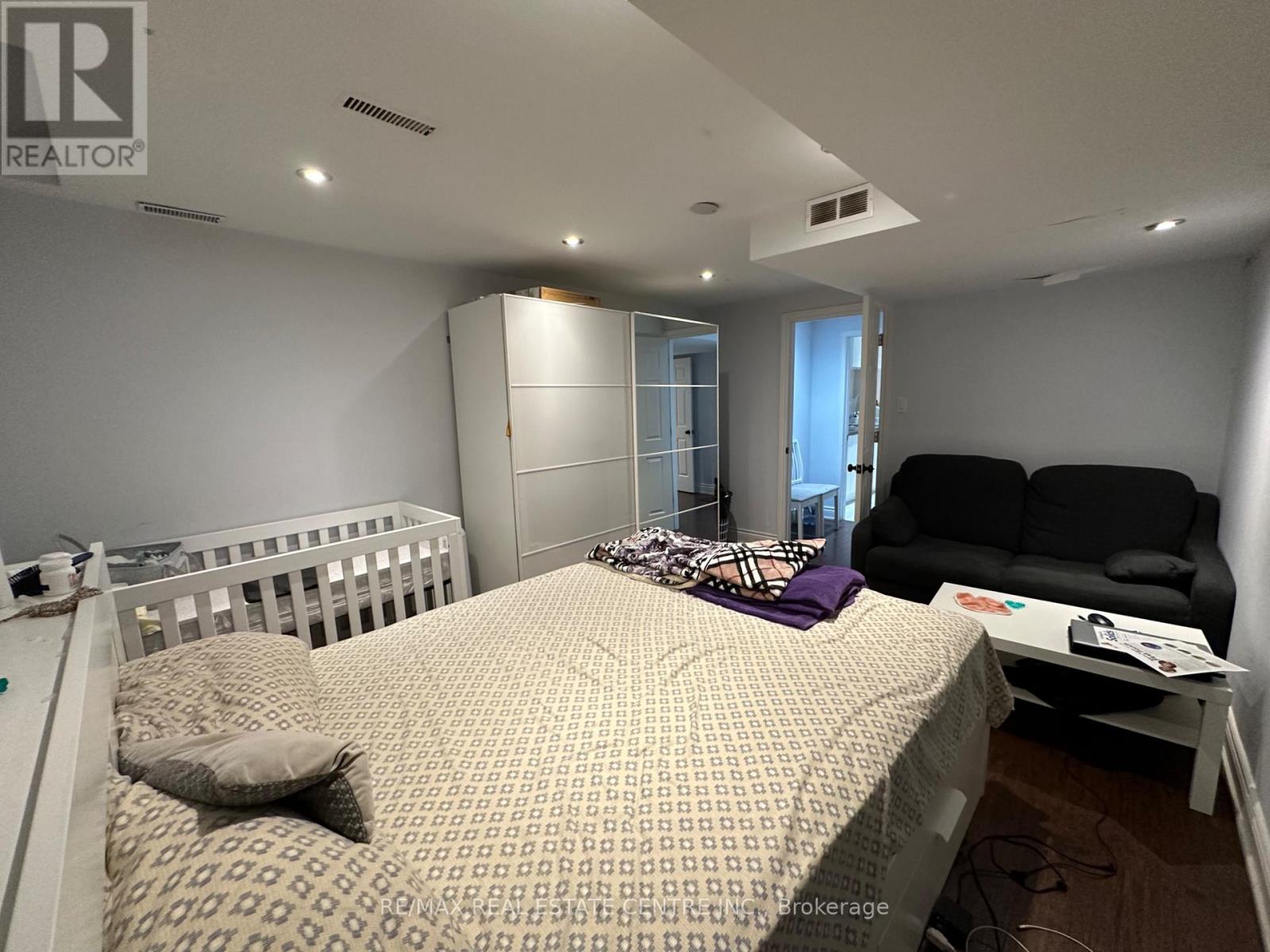 Bsmt - 1876 Grosvenor Place, Mississauga, Ontario  L5L 3V5 - Photo 9 - W12955882