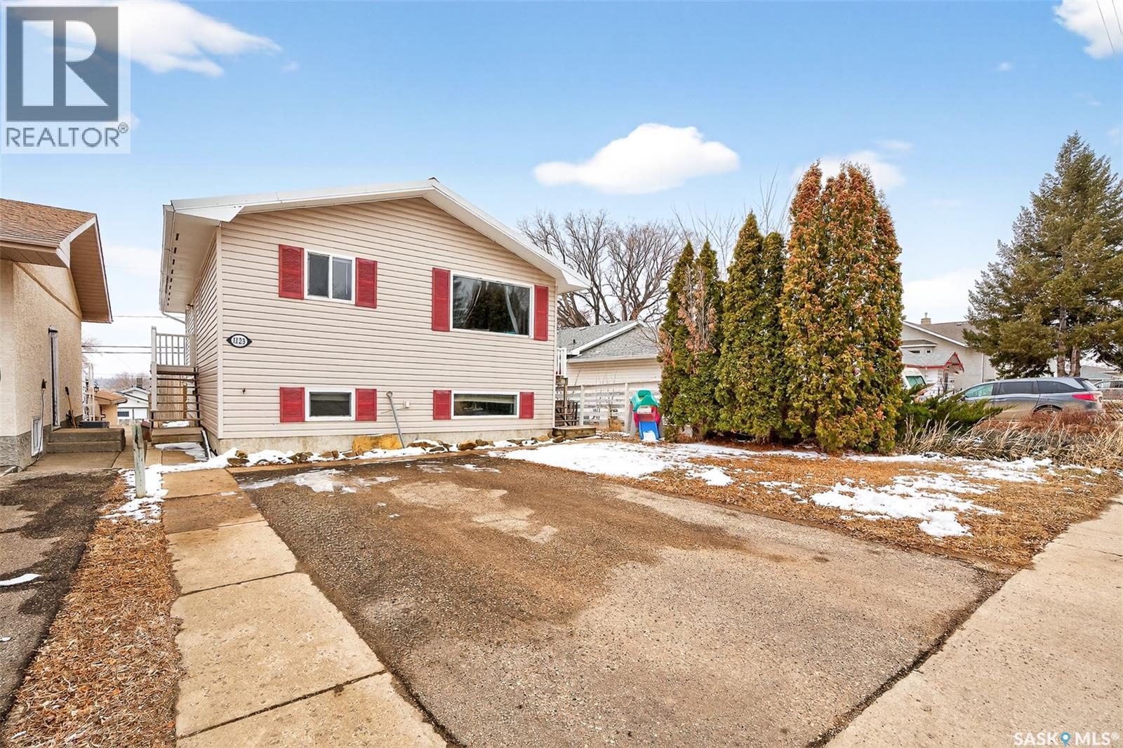 1123 Athabasca Street W, Moose Jaw, Saskatchewan  S6H 2E8 - Photo 34 - SK032047