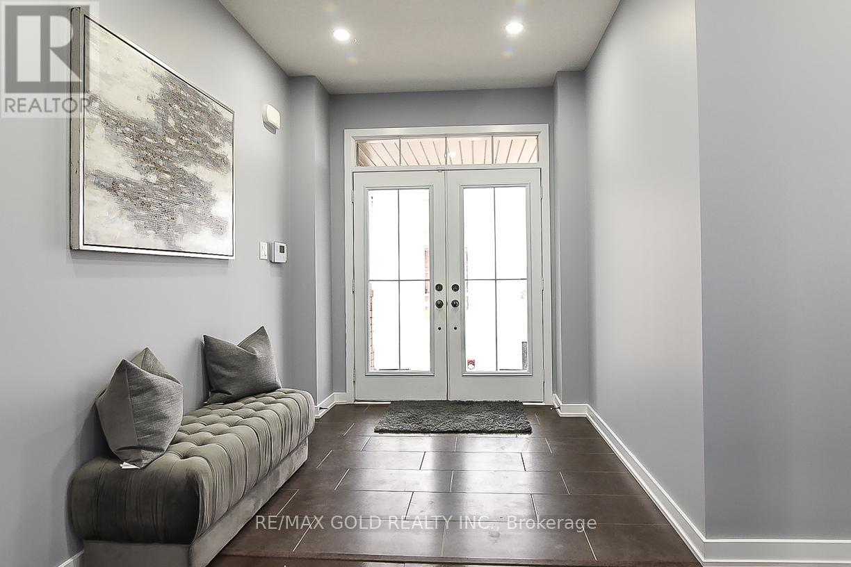 206 Crafter Crescent, Hamilton, Ontario  L8J 0J1 - Photo 3 - X12955834