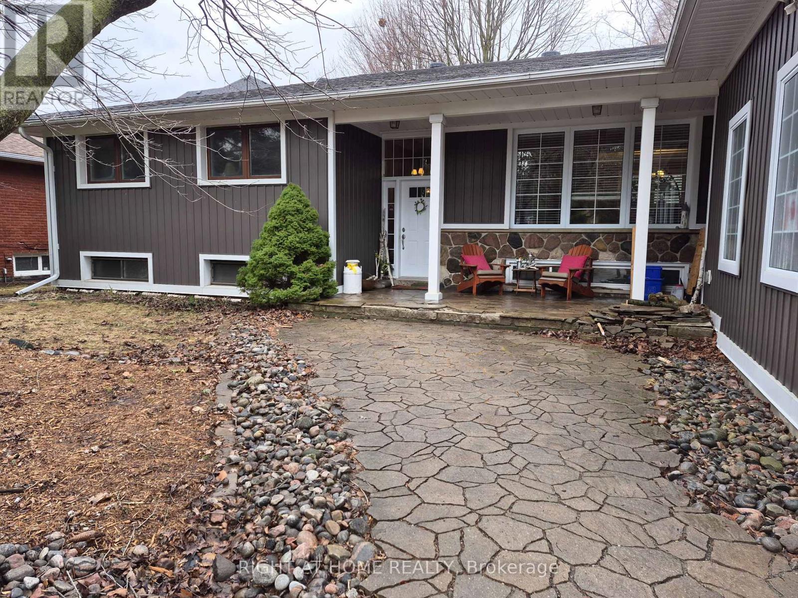 18 Gallacher Avenue, Richmond Hill, Ontario  L4E 2Y2 - Photo 2 - N12857878