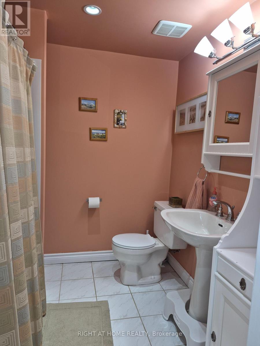 18 Gallacher Avenue, Richmond Hill, Ontario  L4E 2Y2 - Photo 12 - N12857878