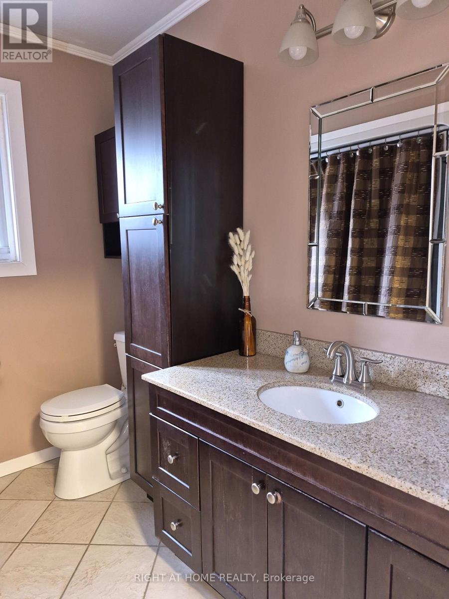 18 Gallacher Avenue, Richmond Hill, Ontario  L4E 2Y2 - Photo 6 - N12857878