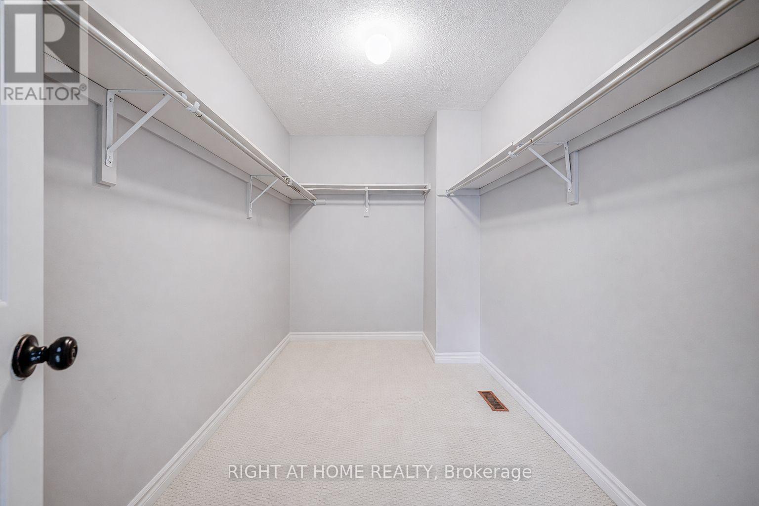 2623 Charlotte Court, Mississauga, Ontario  L5M 5E6 - Photo 19 - W12955162