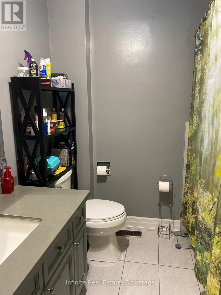 122 Parkview Drive, Orangeville, Ontario L9W 3J3 - Photo 13 - W12475005