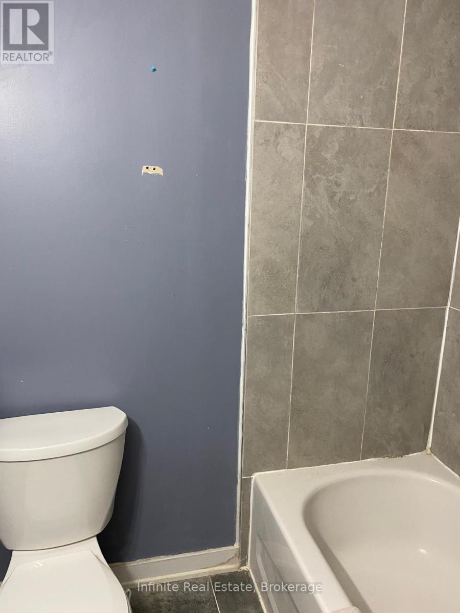 122 Parkview Drive, Orangeville, Ontario L9W 3J3 - Photo 24 - W12475005