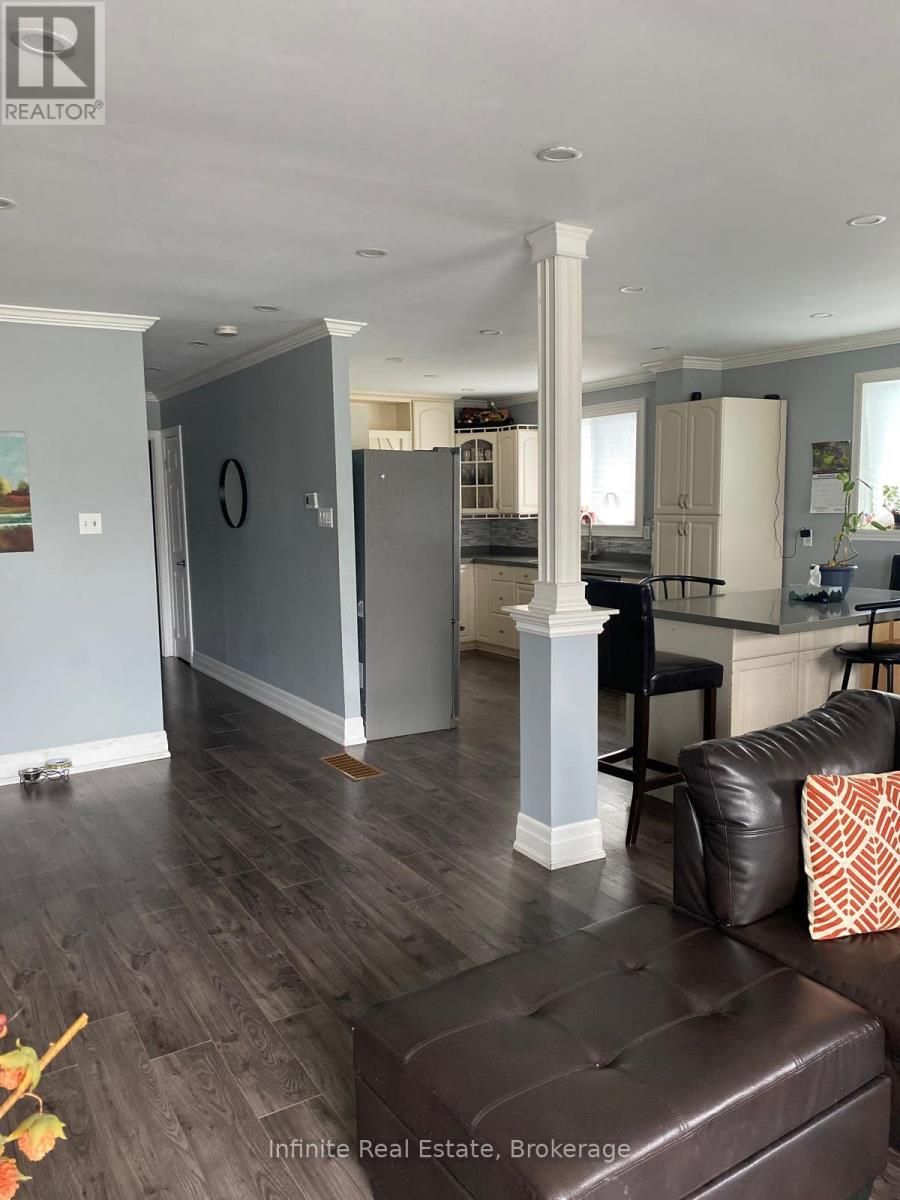 122 Parkview Drive, Orangeville, Ontario L9W 3J3 - Photo 9 - W12475005