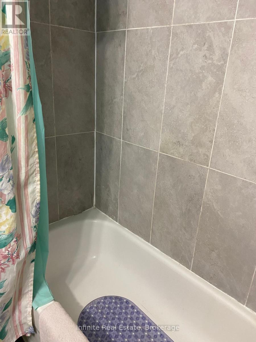 122 Parkview Drive, Orangeville, Ontario L9W 3J3 - Photo 25 - W12475005