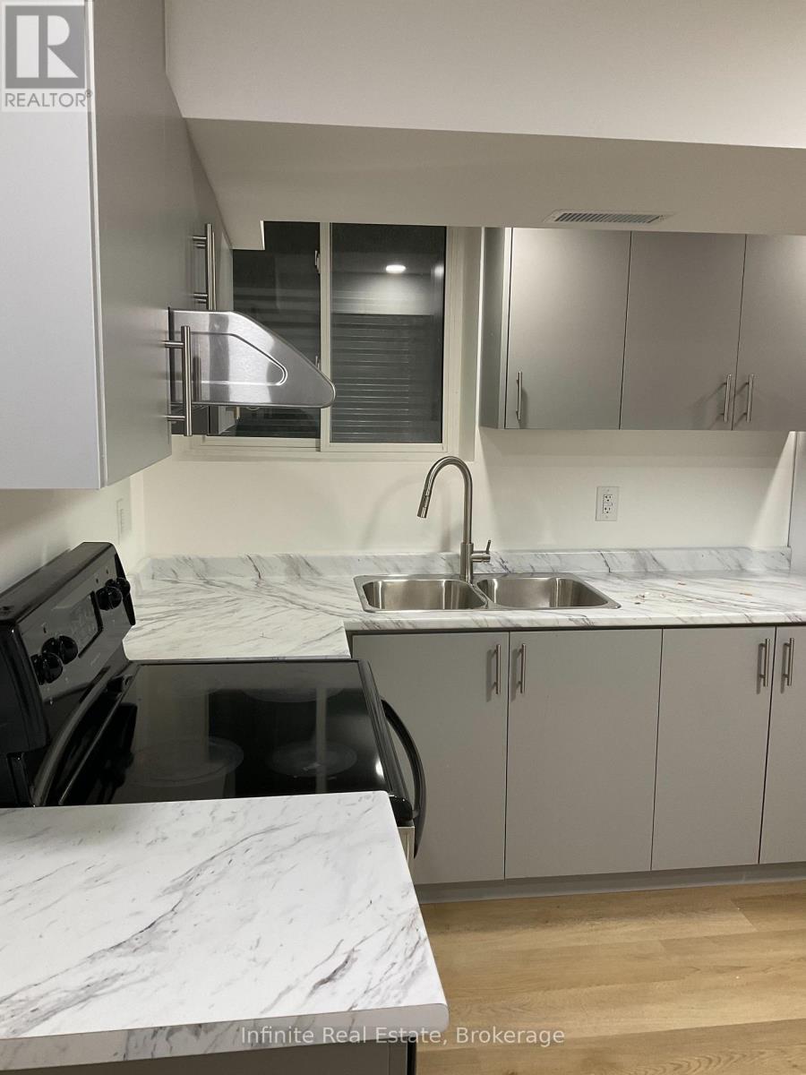 78 Starhill Crescent, Brampton, Ontario  L6R 2W1 - Photo 4 - W12724482