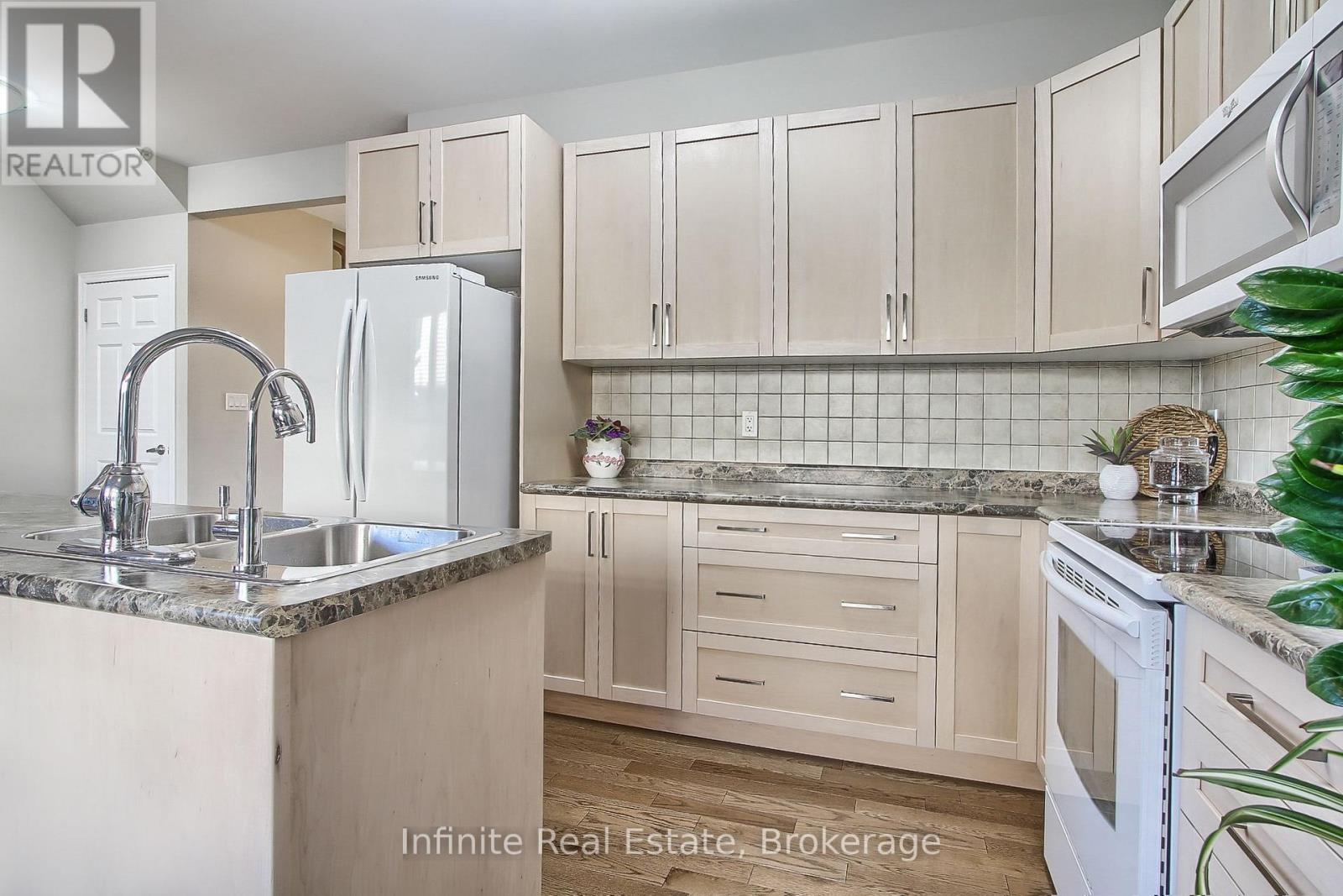 11 - 380 Lake Street, Grimsby, Ontario  L3M 0E8 - Photo 12 - X12700788