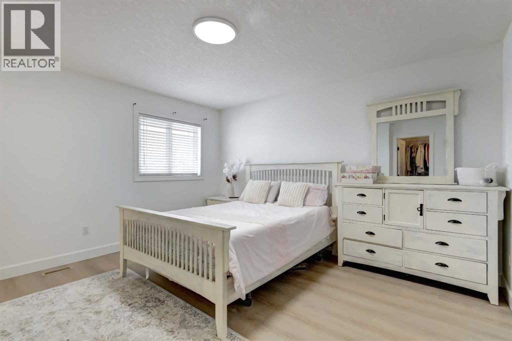 37 Royal Birch Landing NW, Calgary, Alberta  T3G 5R3 - Photo 17 - A2297307