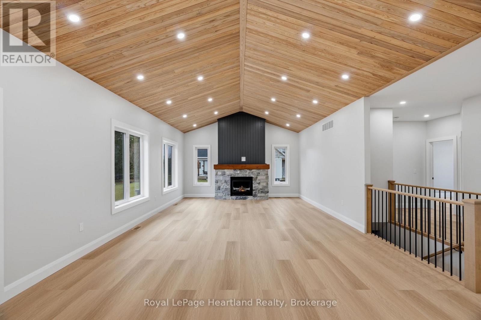 345 Turnberry Street, North Huron, Ontario  N0G 2W0 - Photo 12 - X12955900