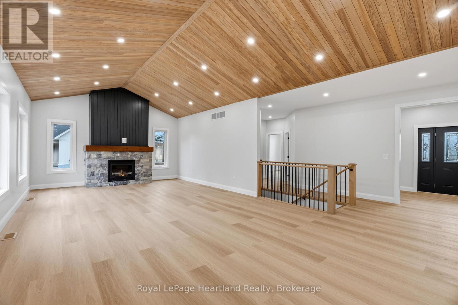 345 Turnberry Street, North Huron, Ontario  N0G 2W0 - Photo 13 - X12955900