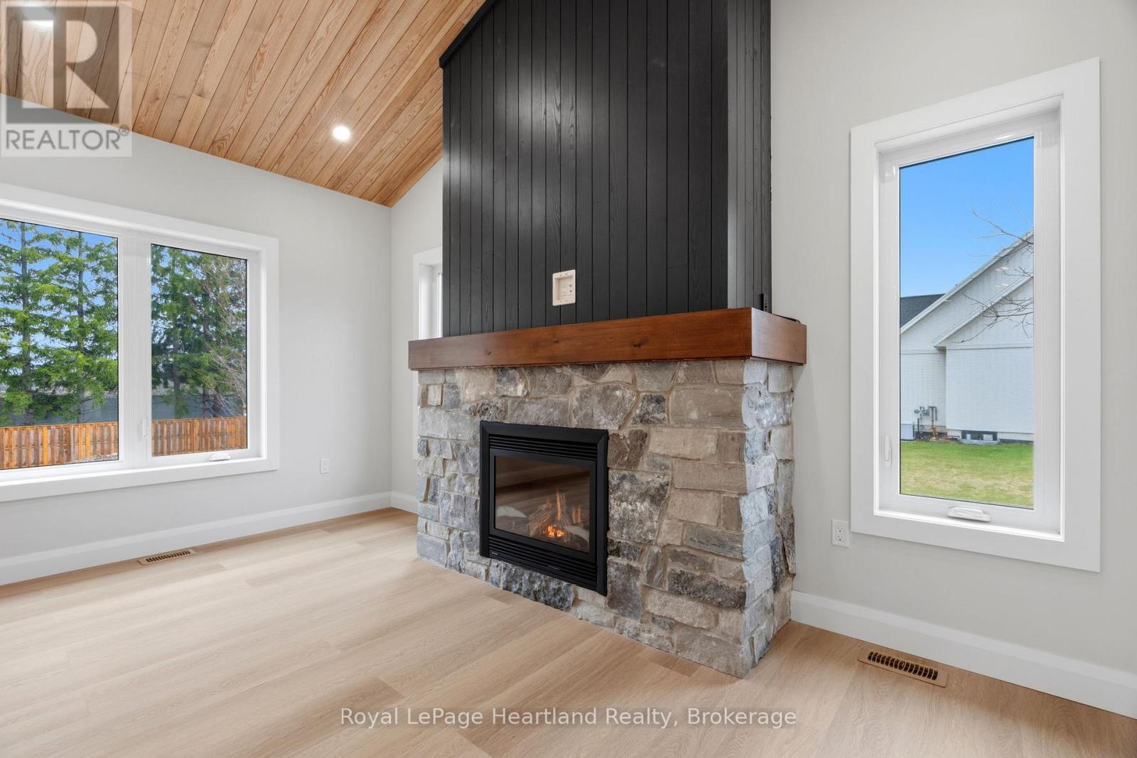 345 Turnberry Street, North Huron, Ontario  N0G 2W0 - Photo 15 - X12955900