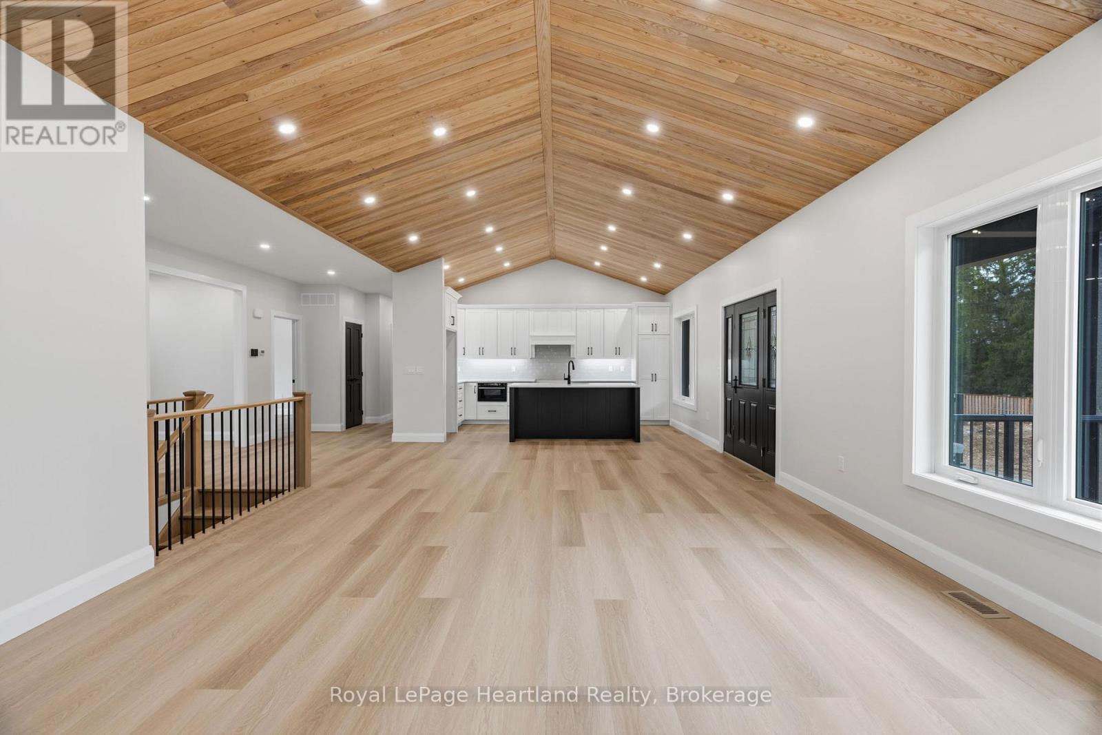 345 Turnberry Street, North Huron, Ontario  N0G 2W0 - Photo 16 - X12955900