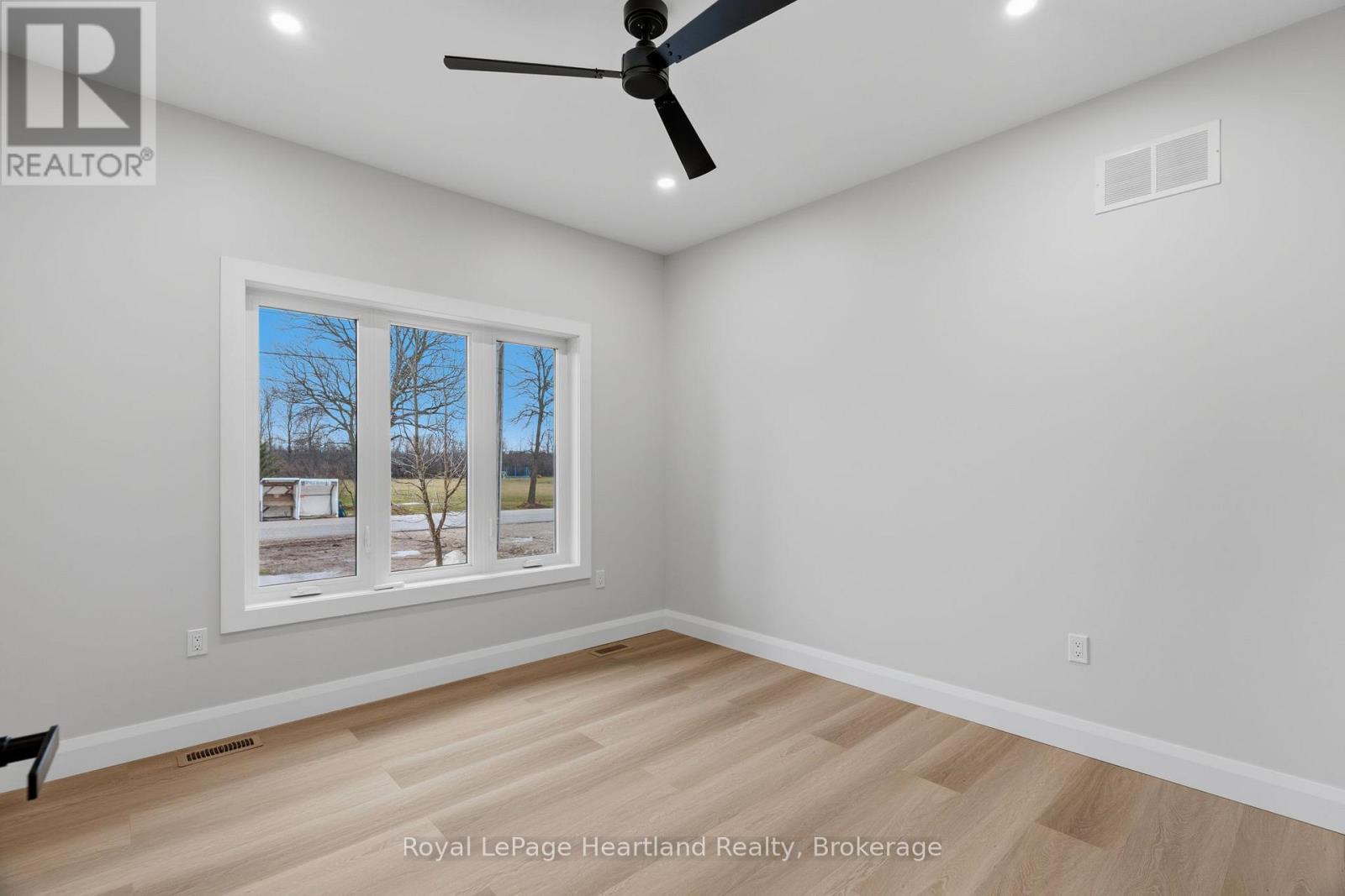 345 Turnberry Street, North Huron, Ontario  N0G 2W0 - Photo 21 - X12955900