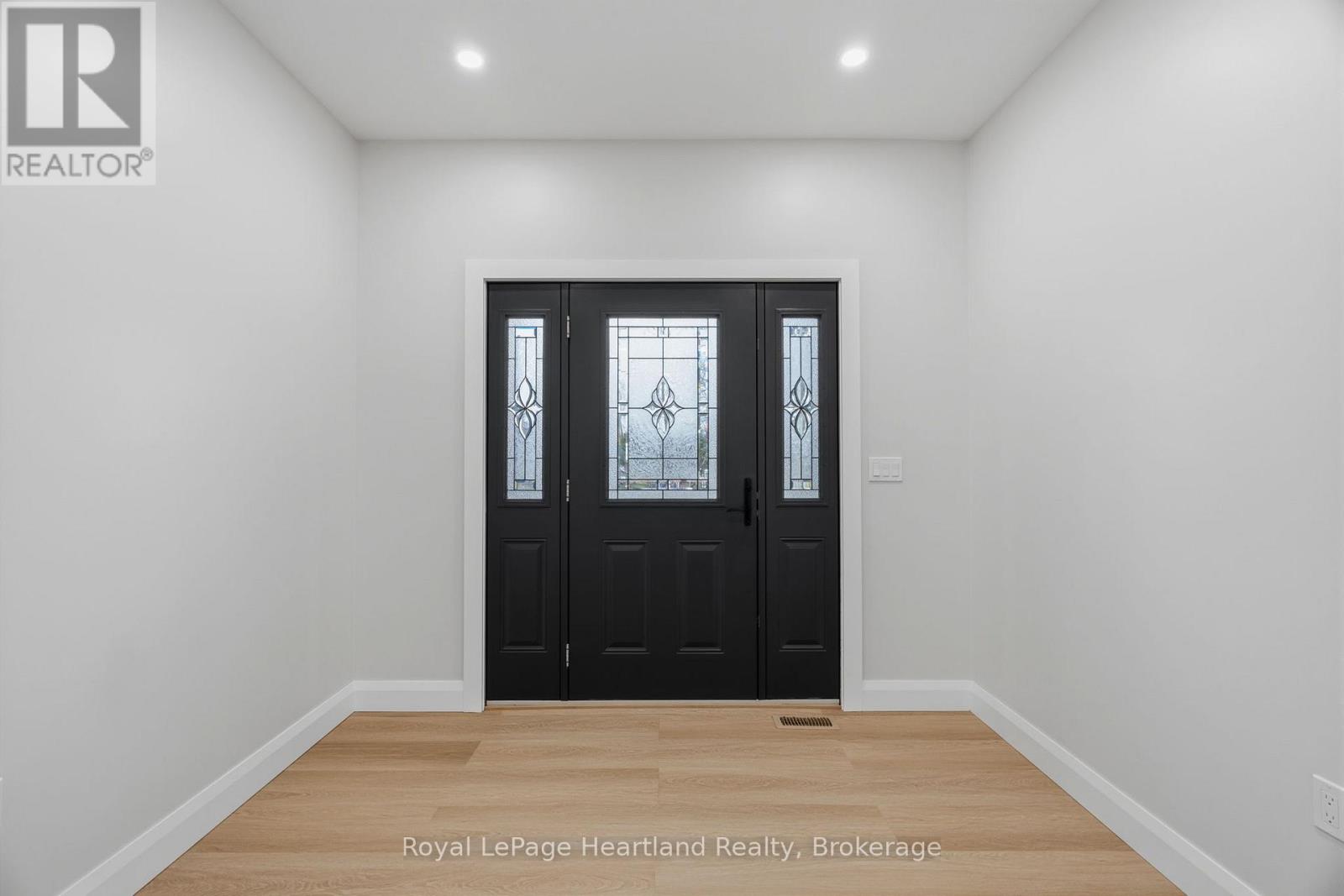 345 Turnberry Street, North Huron, Ontario  N0G 2W0 - Photo 3 - X12955900